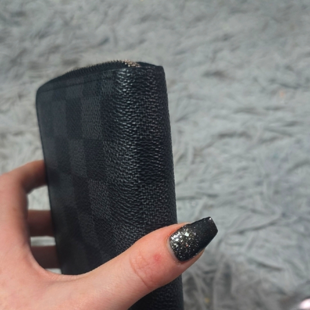 Louis Vuitton Damier Graphite Black/Gray Vertical Zip Long Wallet (EUC)COA🤍🖤🤍 - Picture 5 of 15